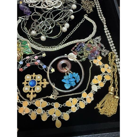 Vintage Jewelry Craft Lot 19 Pc Mixed Metals Stones Rhinestone Strand Colors - Picture 4 of 11